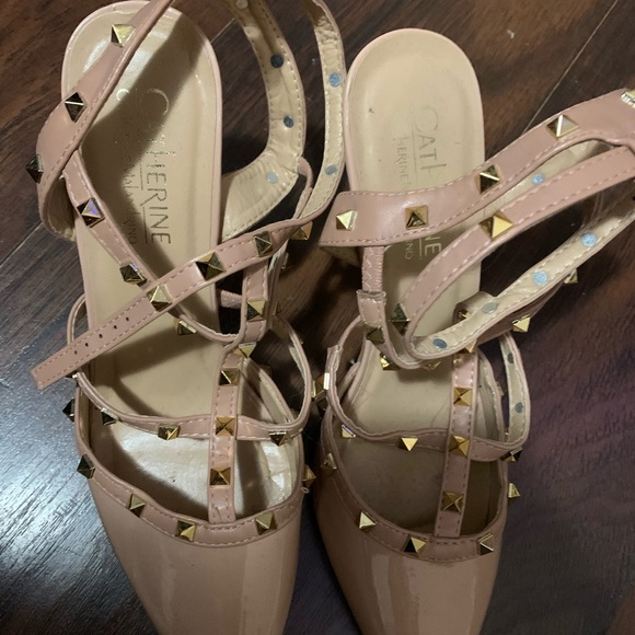 Beige gold studded heels size 8.5 brand new never worn - Picture 2 of 2